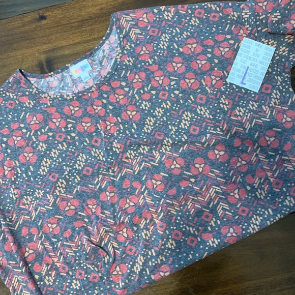 LuLaRoe Irma Tunic - Picture 2 of 4